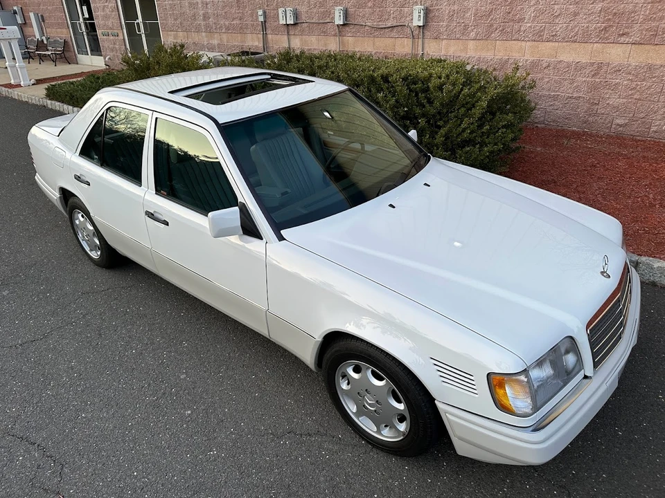 1995 Mercedes-Benz W124 E-Class - Image 2 of 31