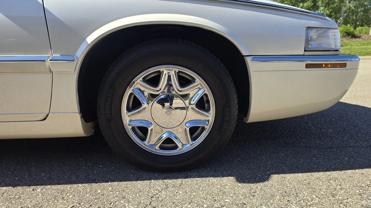 1996 Cadillac Eldorado 12th Gen - Image 24 of 31