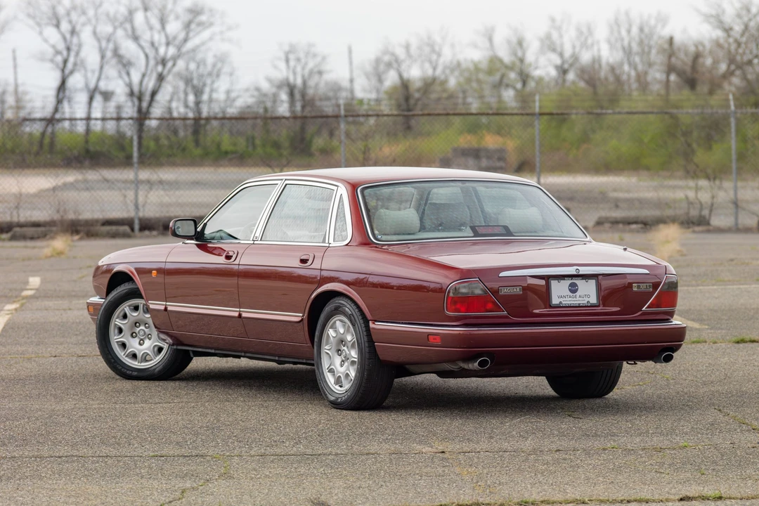 1997 Jaguar X300 XJ - Image 10 of 31