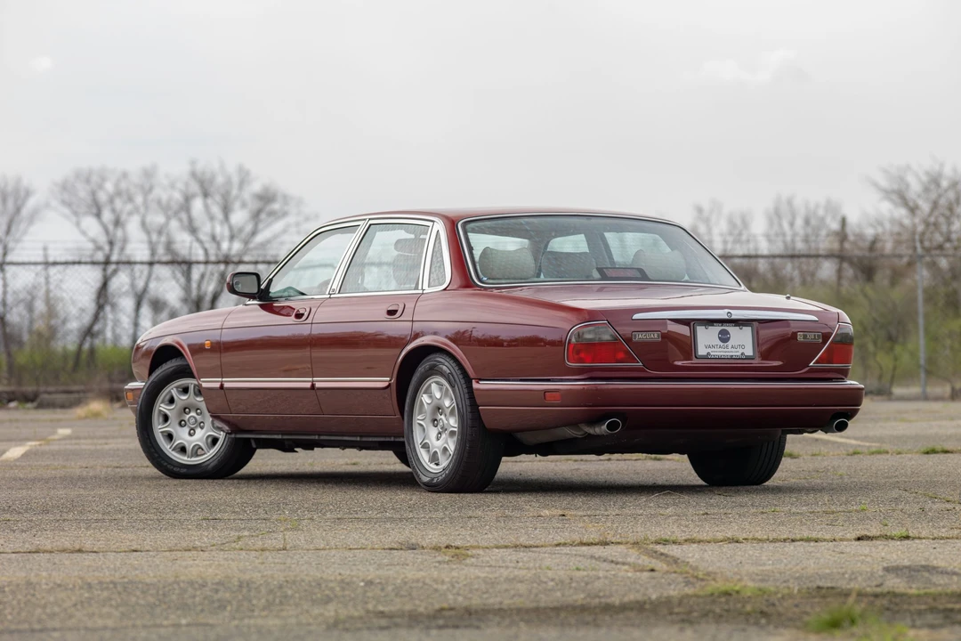 1997 Jaguar X300 XJ - Image 11 of 31