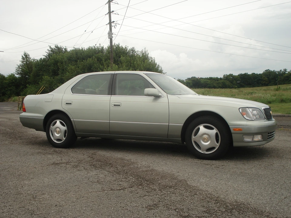 1998 Lexus LS 2nd Gen - Image 2 of 31