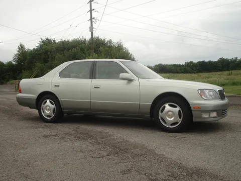 1998 Lexus LS 2nd Gen - Image 2 of 31