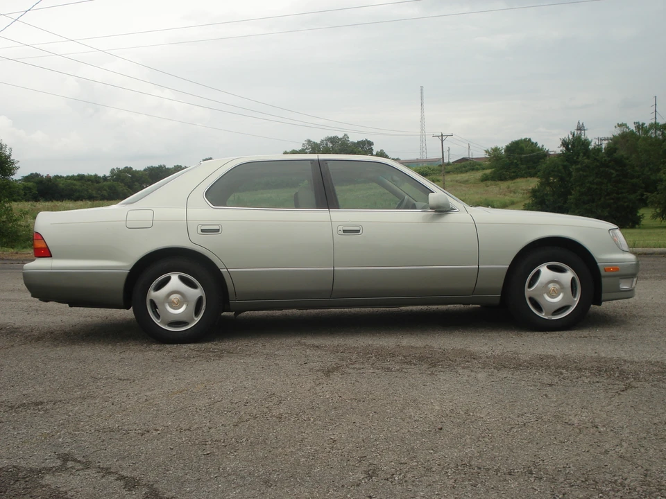 1998 Lexus LS 2nd Gen - Image 19 of 31