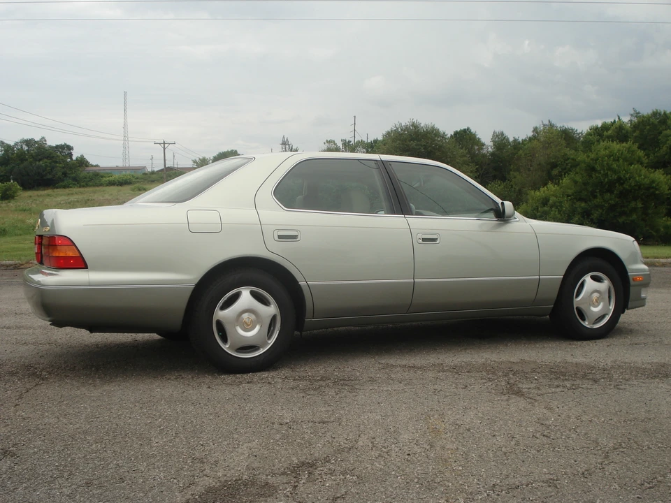 1998 Lexus LS 2nd Gen - Image 18 of 31