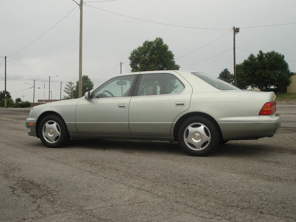 1998 Lexus LS 2nd Gen - Image 12 of 31