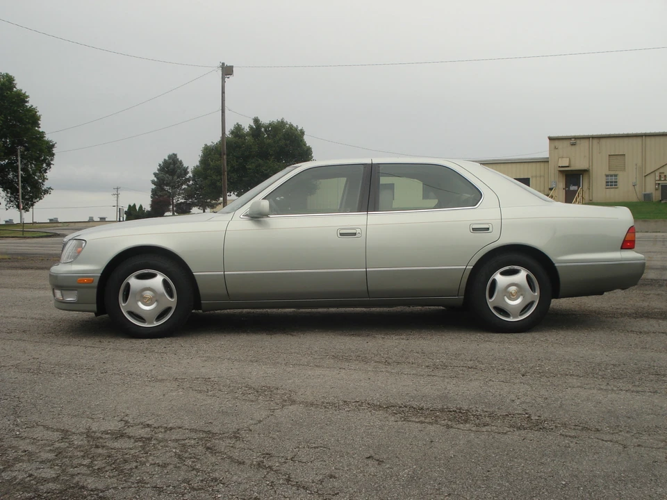 1998 Lexus LS 2nd Gen - Image 11 of 31