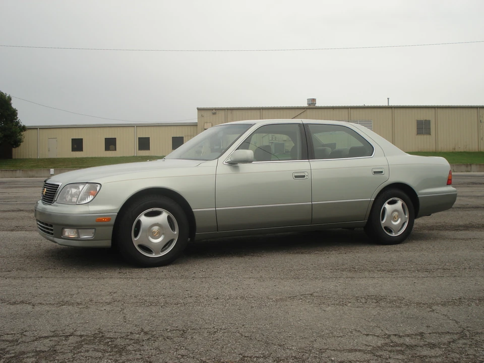 1998 Lexus LS 2nd Gen - Image 10 of 31