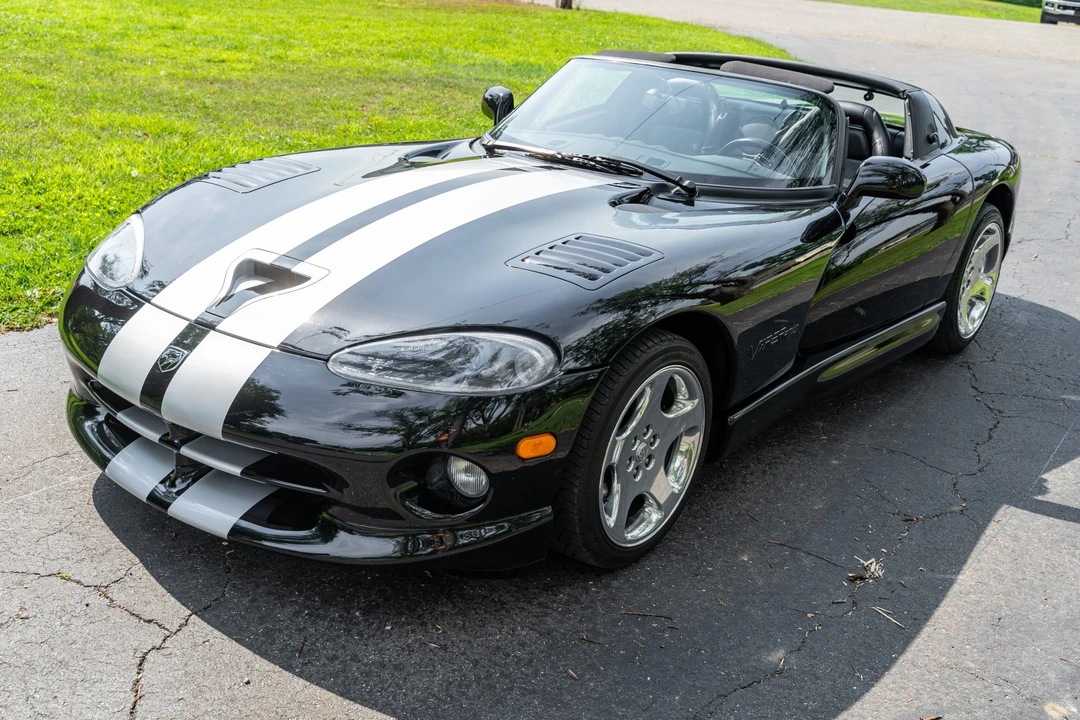 2000 Dodge Viper 2nd Gen - Image 2 of 31