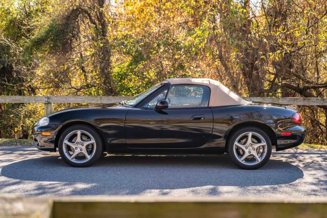 2001 Mazda NB MX-5 Miata - Image 8 of 31