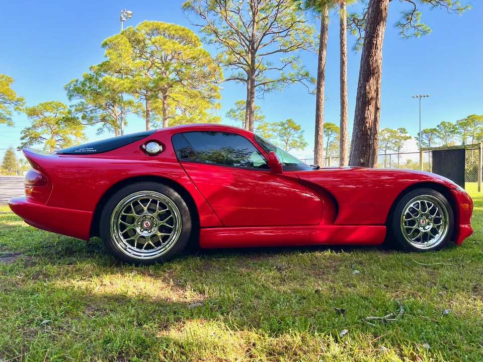 2002 Dodge Viper GTS 2nd Gen - Image 14 of 31