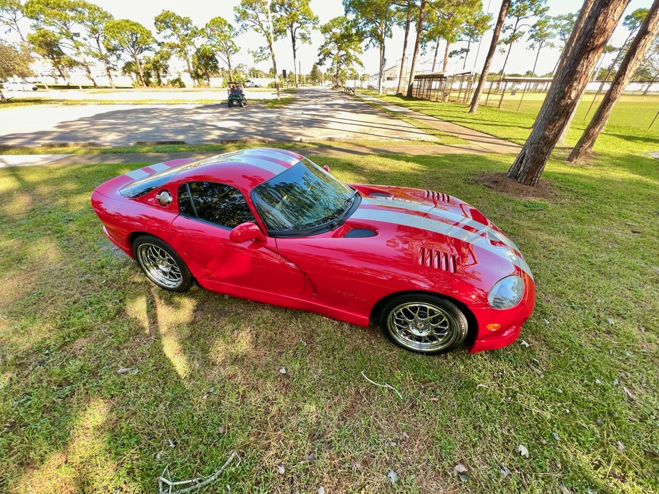 2002 Dodge Viper GTS 2nd Gen - Image 13 of 31