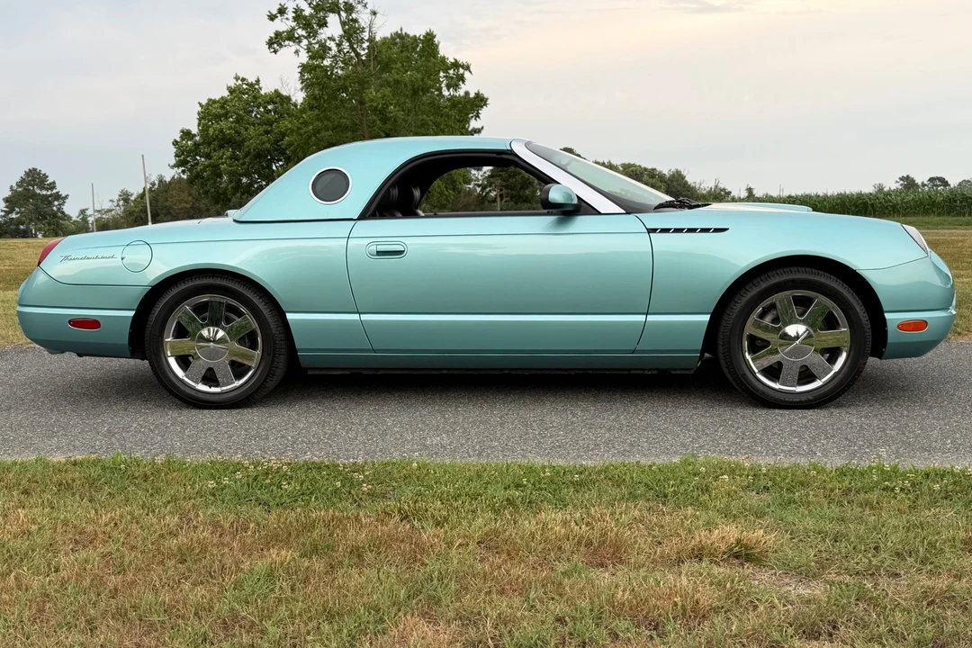 2002 Ford Thunderbird 11th Gen - Image 16 of 31