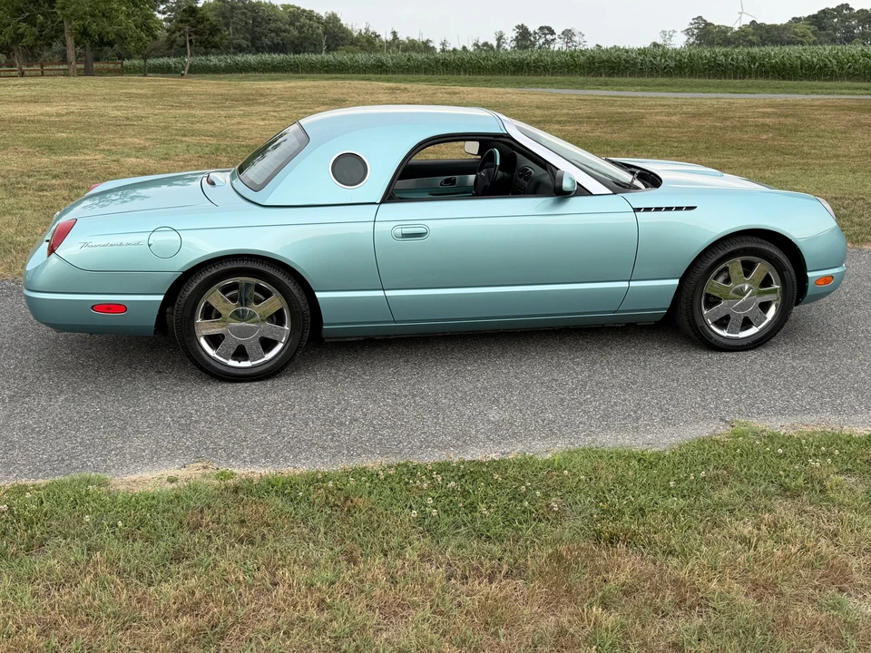 2002 Ford Thunderbird 11th Gen - Image 17 of 31