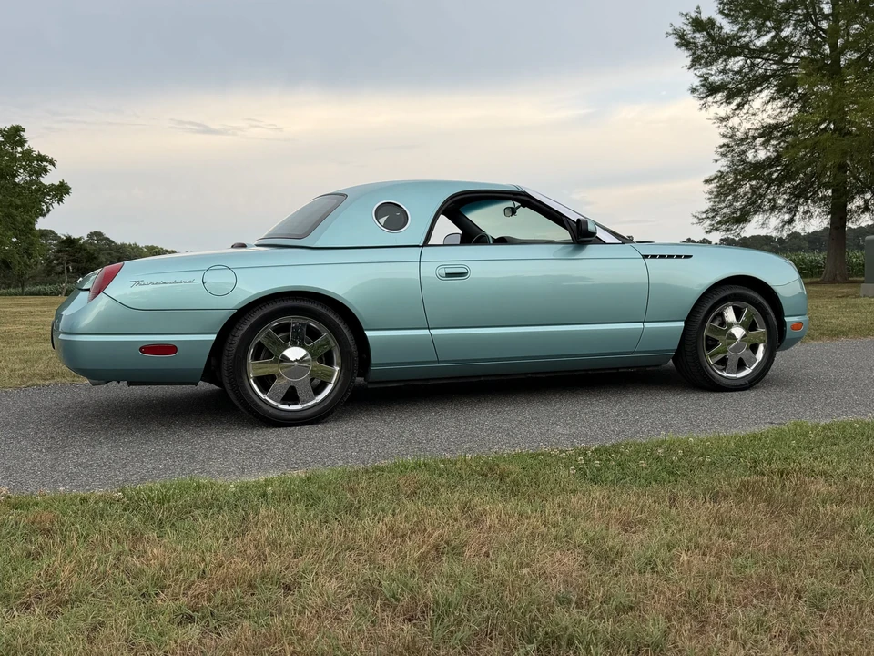 2002 Ford Thunderbird 11th Gen - Image 18 of 31