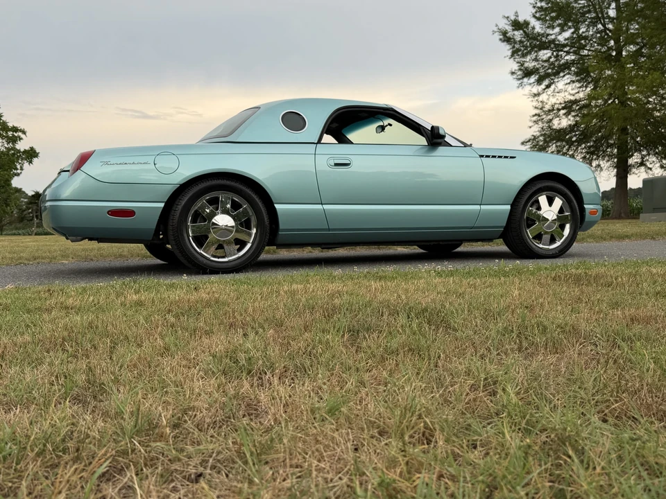 2002 Ford Thunderbird 11th Gen - Image 19 of 31