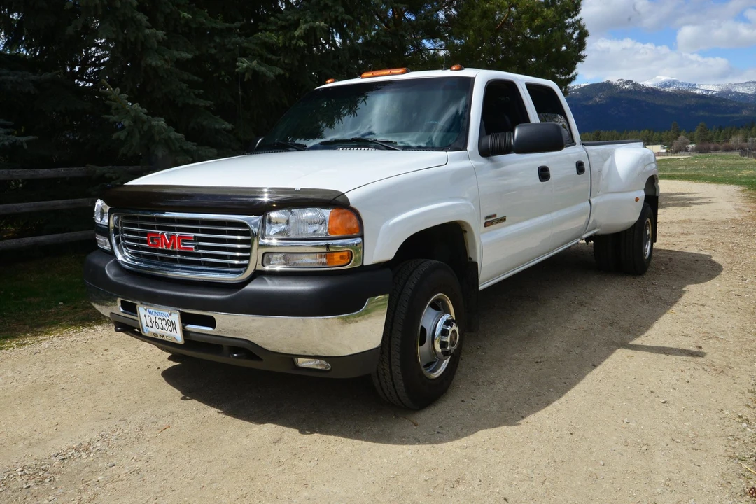 2002 GMC Sierra Heavy Duty 2nd Gen - Image 3 of 31
