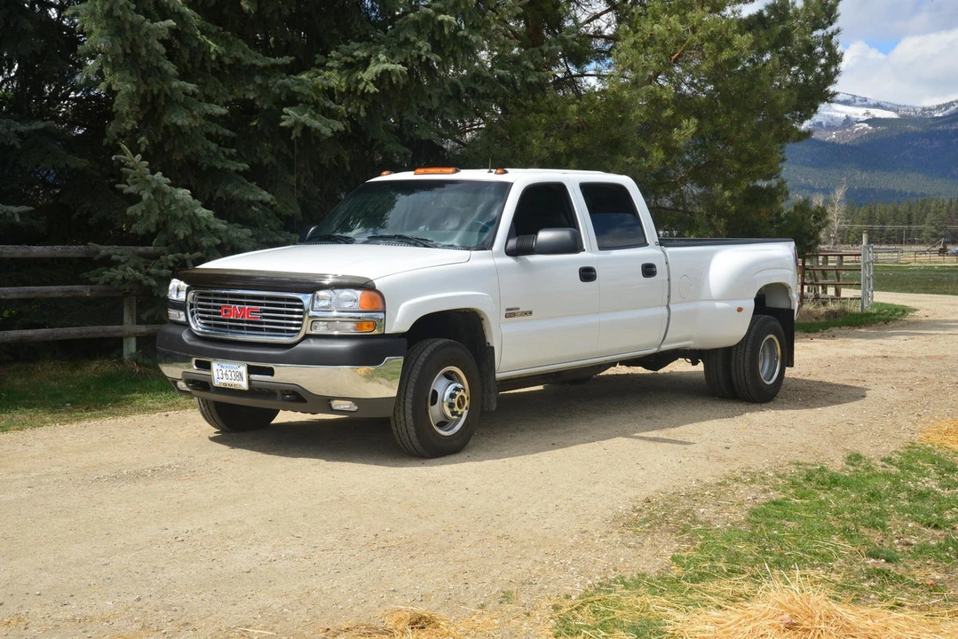 2002 GMC Sierra Heavy Duty 2nd Gen - Image 5 of 31