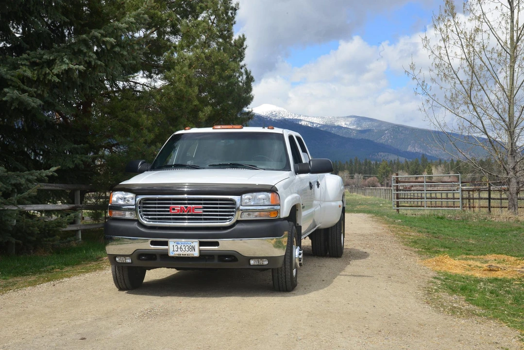2002 GMC Sierra Heavy Duty 2nd Gen - Image 2 of 31