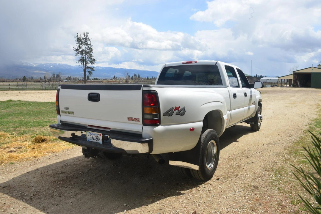 2002 GMC Sierra Heavy Duty 2nd Gen - Image 10 of 31
