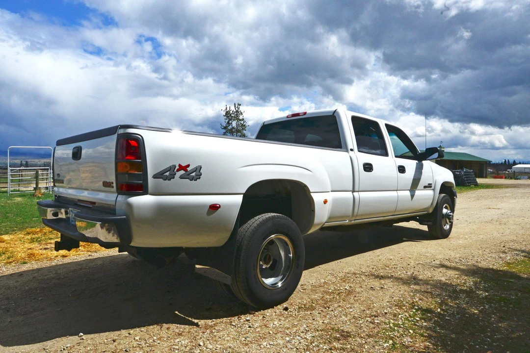 2002 GMC Sierra Heavy Duty 2nd Gen - Image 11 of 31