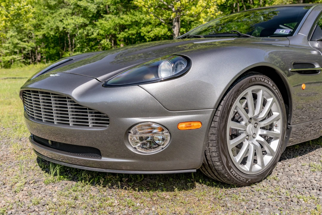 2003 Aston Martin Vanquish 1st Gen - Image 14 of 31