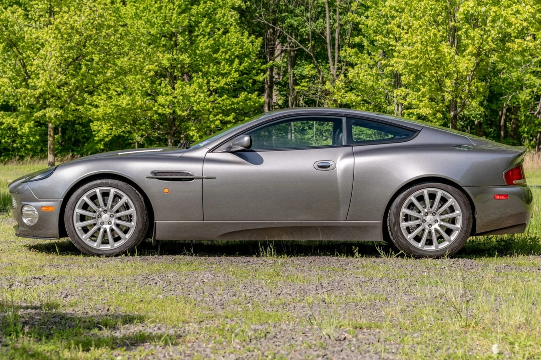 2003 Aston Martin Vanquish 1st Gen - Image 13 of 31