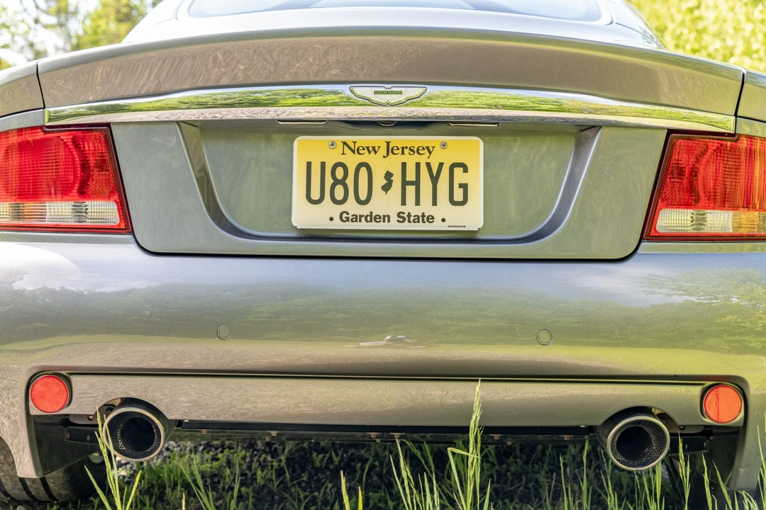 2003 Aston Martin Vanquish 1st Gen - Image 17 of 31