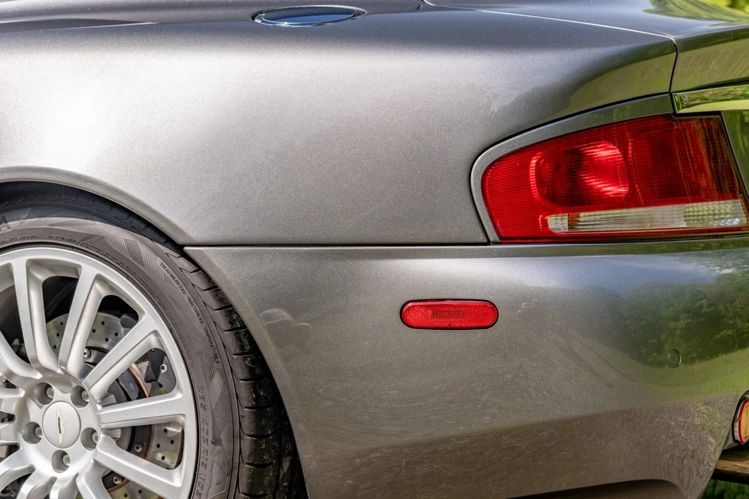 2003 Aston Martin Vanquish 1st Gen - Image 28 of 31