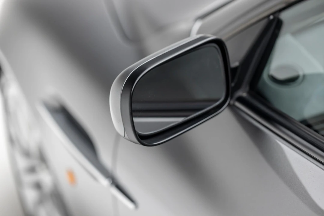 2003 Aston Martin Vanquish 1st Gen - Image 30 of 31