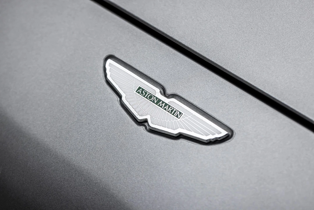 2003 Aston Martin Vanquish 1st Gen - Image 25 of 31