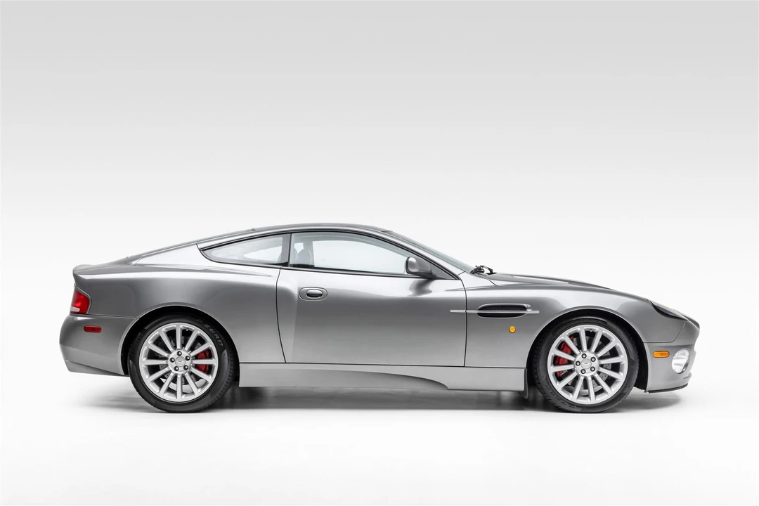 2003 Aston Martin Vanquish 1st Gen - Image 17 of 31