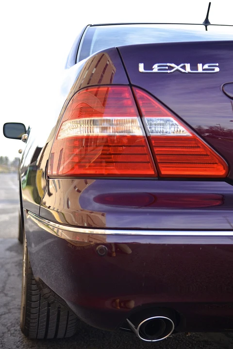 2004 Lexus LS 3rd Gen - Image 21 of 31