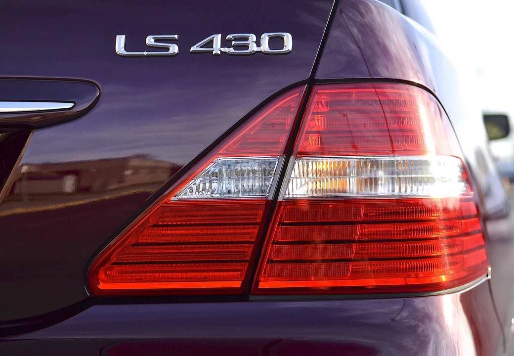 2004 Lexus LS 3rd Gen - Image 24 of 31