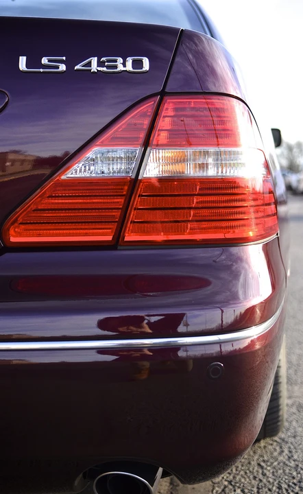2004 Lexus LS 3rd Gen - Image 25 of 31