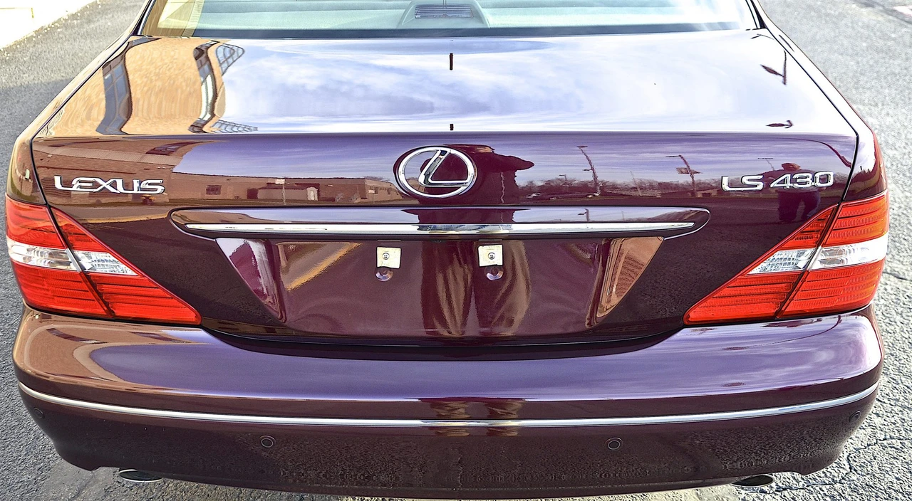 2004 Lexus LS 3rd Gen - Image 26 of 31