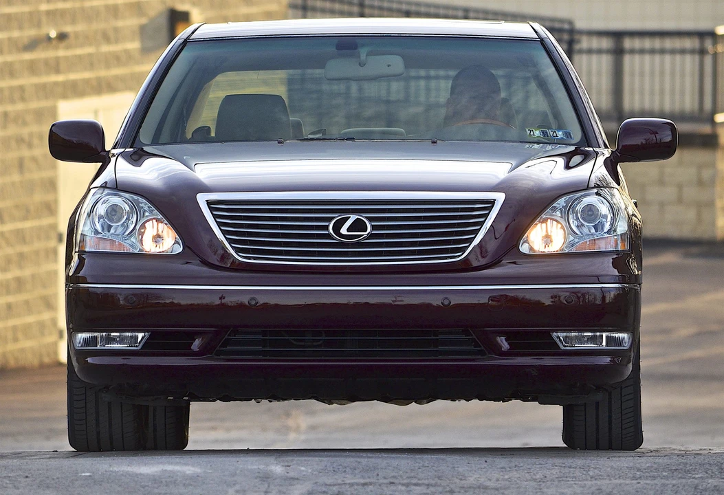 2004 Lexus LS 3rd Gen - Image 3 of 31