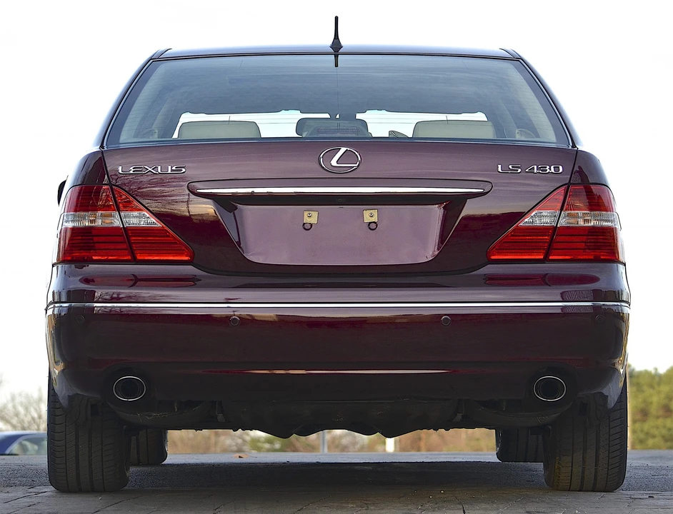 2004 Lexus LS 3rd Gen - Image 10 of 31