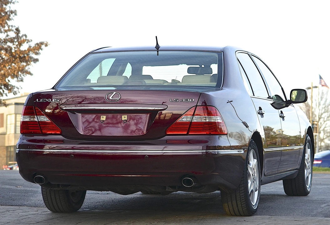 2004 Lexus LS 3rd Gen - Image 11 of 31