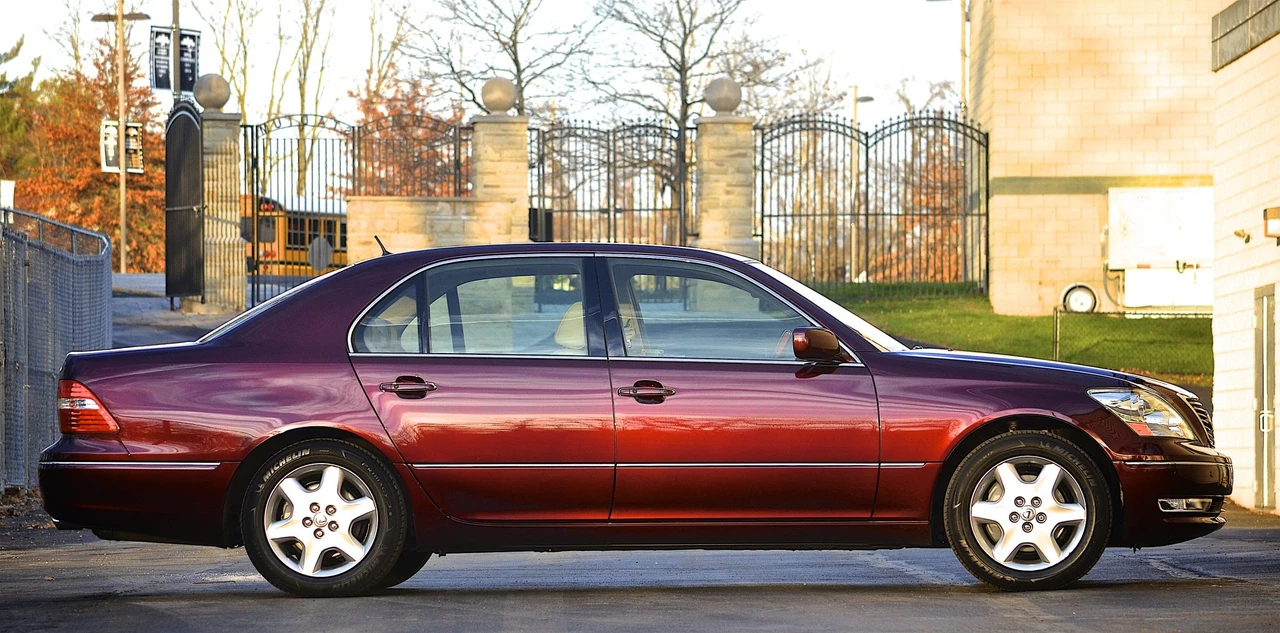 2004 Lexus LS 3rd Gen - Image 12 of 31