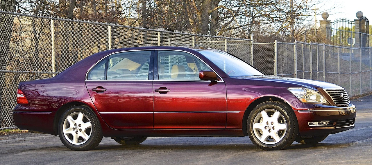 2004 Lexus LS 3rd Gen - Image 13 of 31