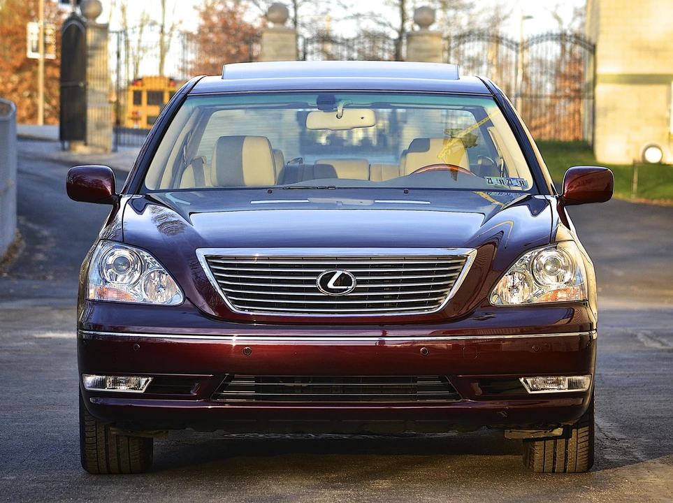 2004 Lexus LS 3rd Gen - Image 15 of 31