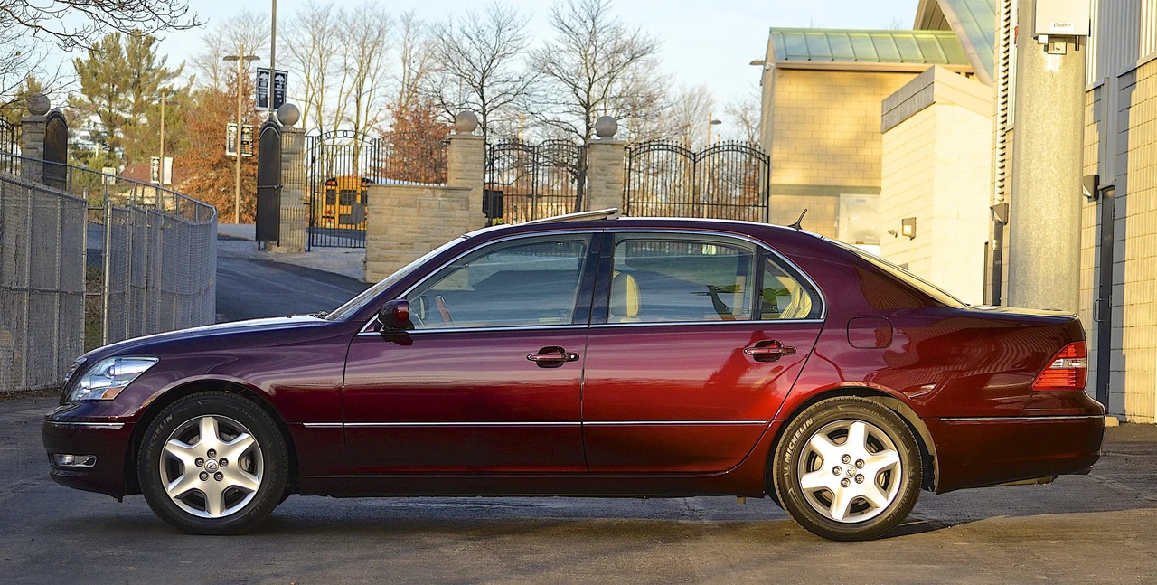 2004 Lexus LS 3rd Gen - Image 16 of 31