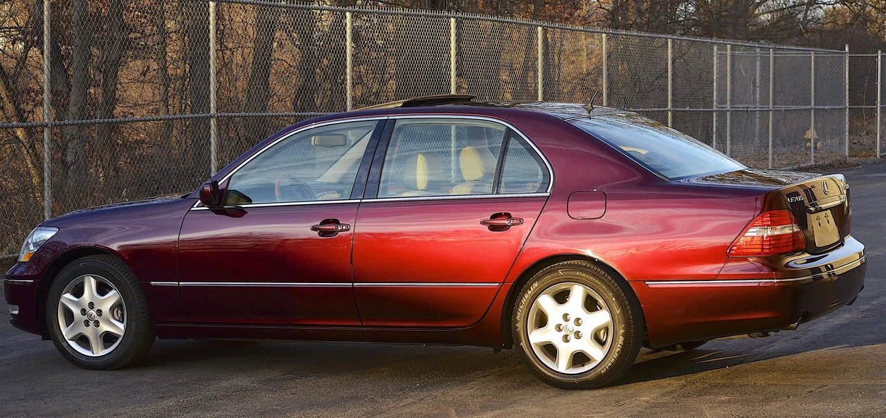 2004 Lexus LS 3rd Gen - Image 17 of 31