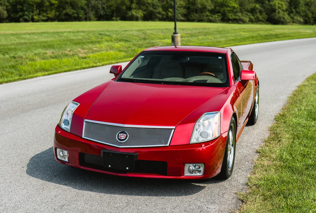 2005 Cadillac XLR - Image 2 of 31