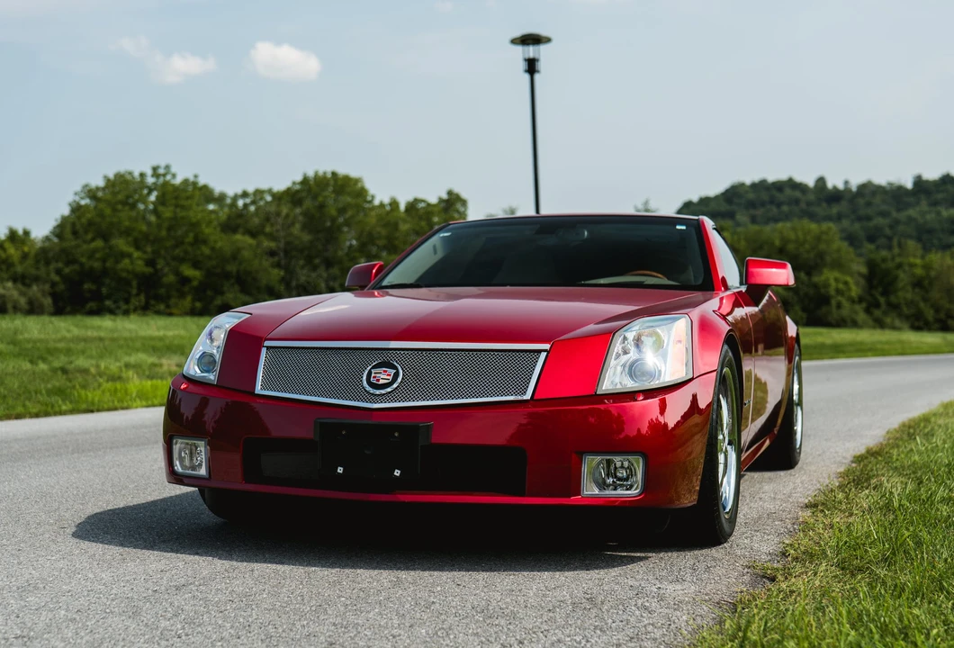 2005 Cadillac XLR - Image 3 of 31