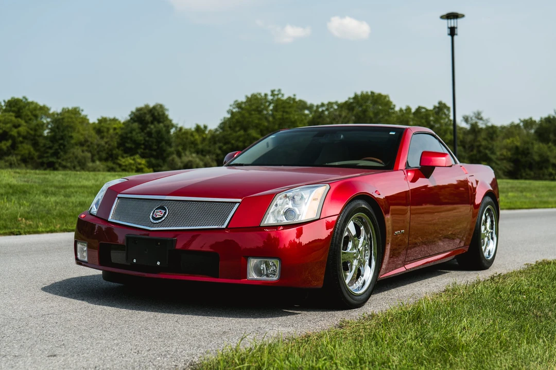 2005 Cadillac XLR - Image 4 of 31