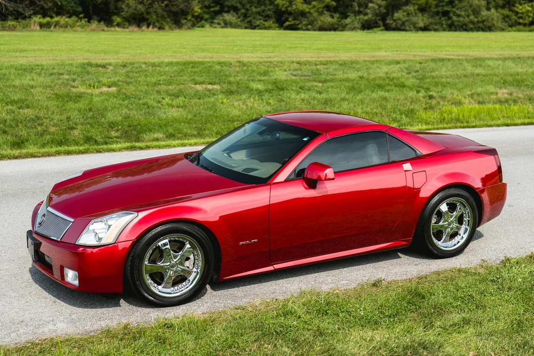 2005 Cadillac XLR - Image 8 of 31