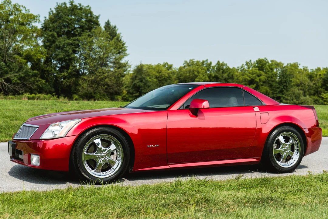 2005 Cadillac XLR - Image 9 of 31