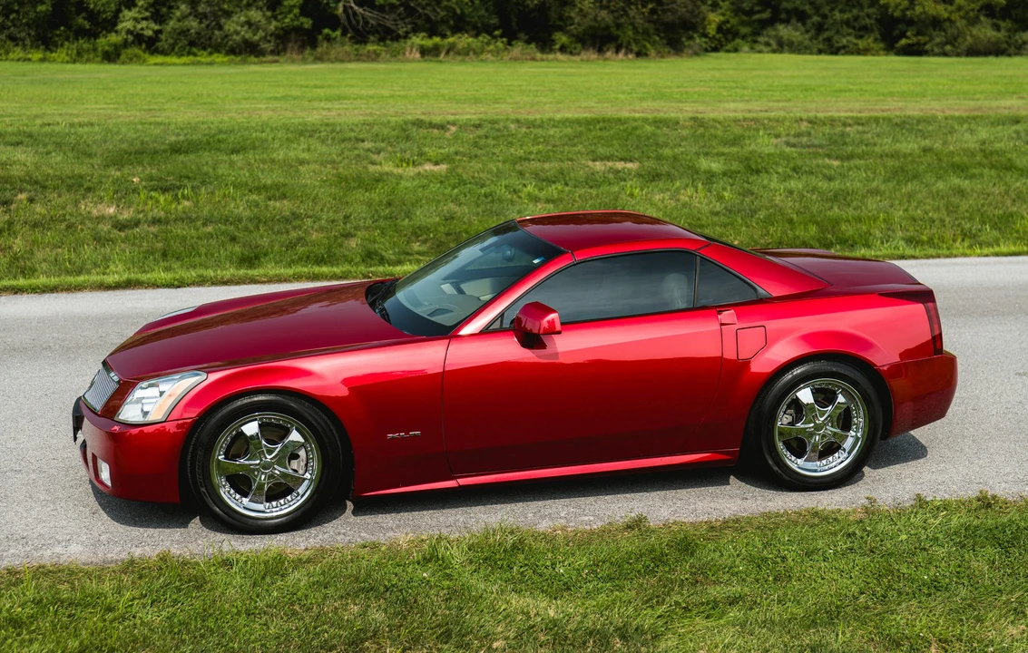 2005 Cadillac XLR - Image 10 of 31