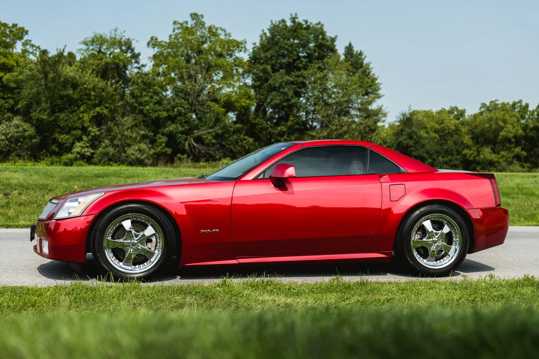 2005 Cadillac XLR - Image 11 of 31